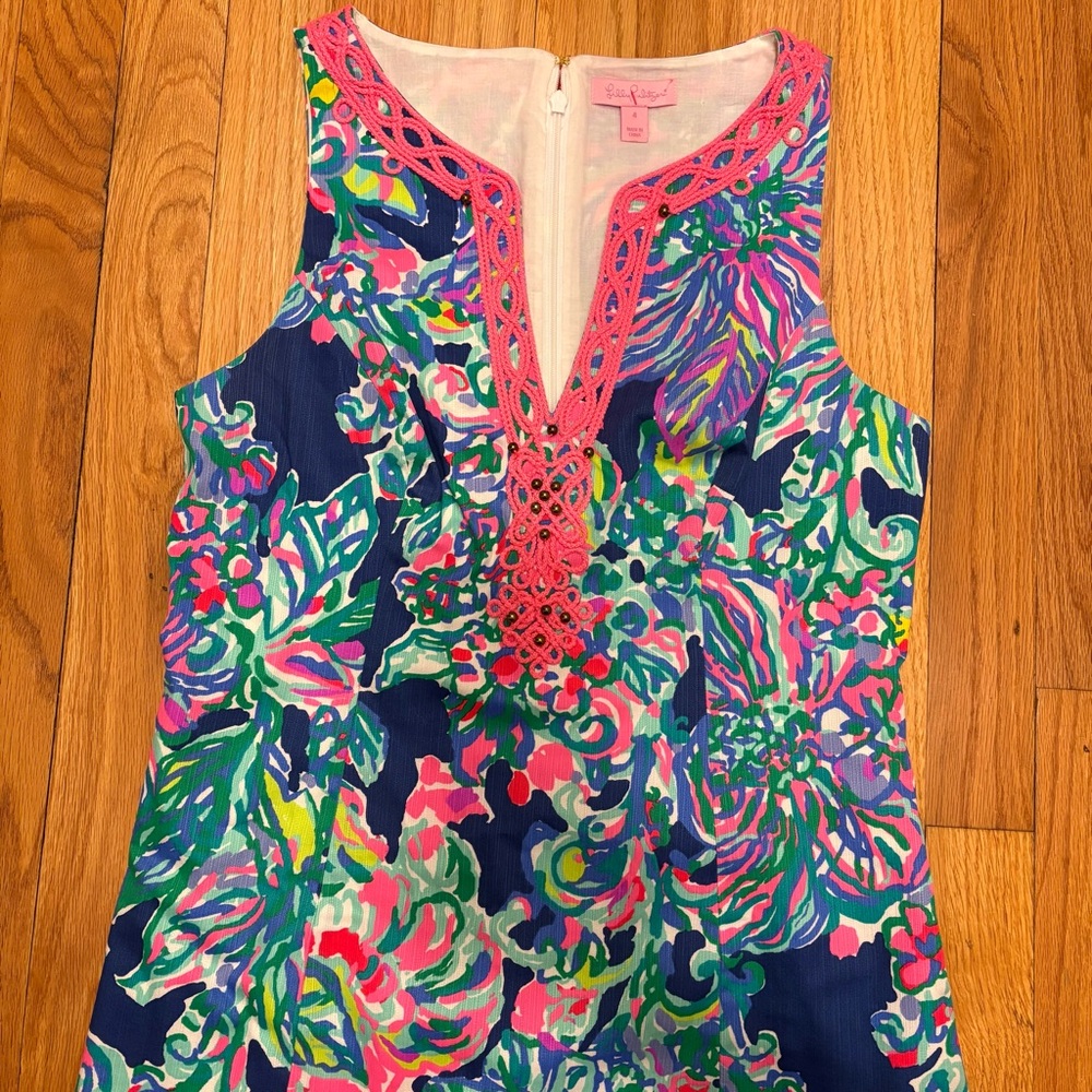 ๐ LILLY PULITZER ๐ Ryder Shift Dress Indigo Exotic
Escapade Dress Size 4 $238 - Picture 4 of 12